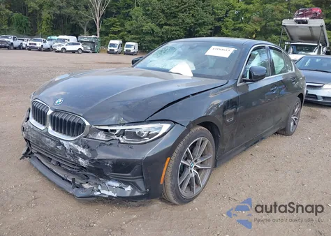 2022 BMW 3 Series 330E xDrive z USA, uszkodzony, nr VIN 3MW5P9J09N8C72299
